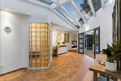 Image de Five-Bedroom Haven in Greenhithe