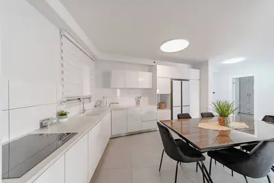 Image de Beach vicinity, shopping G-level, parking. Near playground. Shabbat elevator