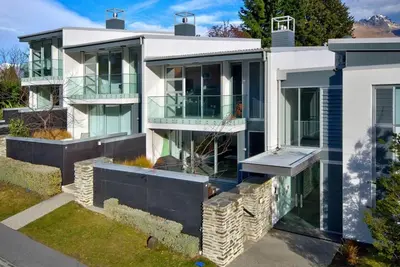 Image de InTown Queenstown, Spacious 4 bedroom townhouse in central Queenstown- sleeps 8