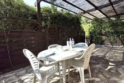 Image de Saint-Florent: T2 avec terrasse, piscine, clim et parking près plage