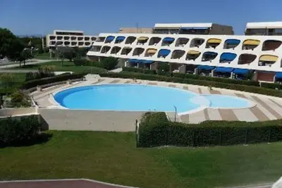 Image de Appartement refait 2 pièces avec piscine et parking