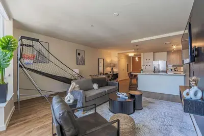 Image de Near Chase Field Balcony, Pool, Gym, Parking, Wd