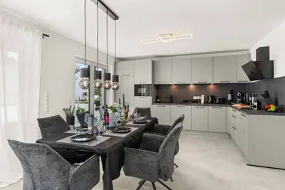 Image de Fairmieten: Moderne Suite mit Balkon und Parkplatz