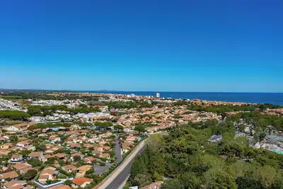 Image de Maison plain pied dans résidence sécurisée avec piscine-proche plage