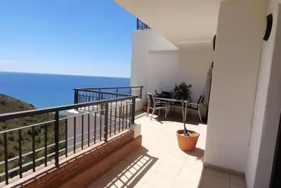 Image de Chic Beachfront Apartment