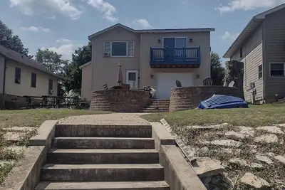 Image de Water Way a Kankakee River Getaway 5-star property is ready for your arrival!