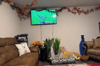 Image de Lost in the City, Found in Nature\nJungle Paradise - Downtown Luxury - Perks\n\n