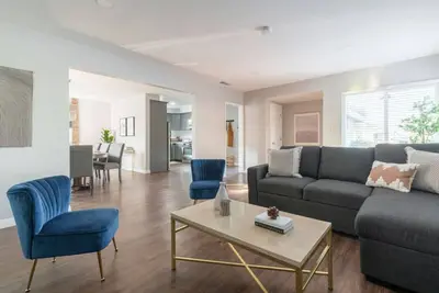 Image de Spacious 3br/2ba Near Lax and Beaches