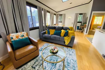 Image de ⛰️Peaks of Pipestem ⛰️\nBrand new listing with all New furnishings