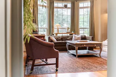 Image de Cedar Crest Cottage, Charming 3-bedroom cottage near Acu, Hsu, and downtown