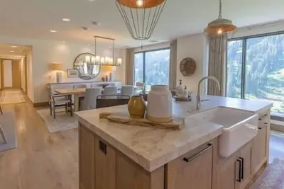 Image de Elegant Mountain Retreat with Stunning Views | Heated Pool and Prime Ski Access