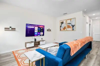 Beautiful Home | Walk to Uf | Newly built