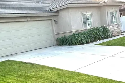 Image de Charming 4-bedroom house in lovely Bakersfield with Ac, WiFi, enjoy a hot tub