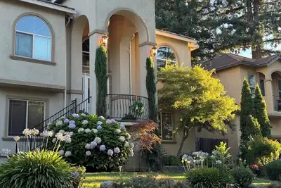 Image de Charming European Style Home in Historic Fair Oaks- Near Bridge and River access