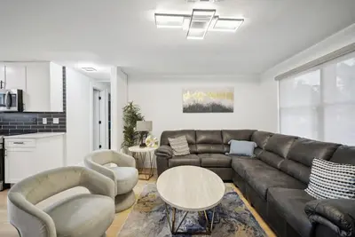 Image de 3-bedroom/2Bathroom House with Parking, High Speed WiFi and Large Outdoor Patio