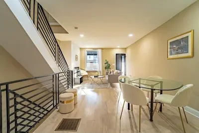 Image de Modern 3 Br & 2. 5 Bath in So Philly near stadiums, must be 25yr,