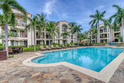 Image de Vibrant paradise townhome with pool, W/D and tennis court