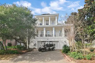 Image de Destiny Beach House, 375yds to Beach, Golf Cart Seats 6, 3 Master Bdms/Pool/HotTub/Tennis/Pickleball