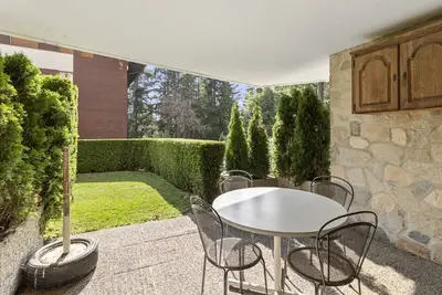 Image de Magnifique appartement rénové type chalet avec piscine intérieure chauffée