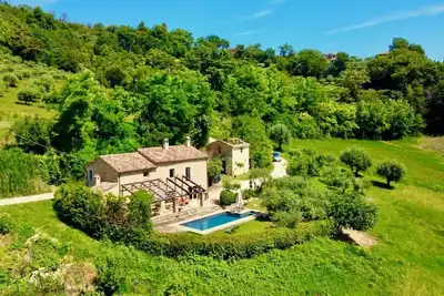 Image de Typical Marchegian charm house, quiet and beautifully located.