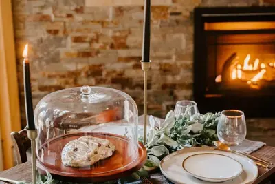 Image de Treehouse Duo Lakefront  2 Private Hot Tubs