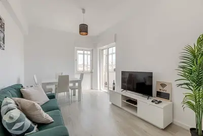 Image de 2-bedroom apt w/ free parking on premises