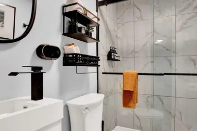 Image de Comely 2Br Condo In Charlotte