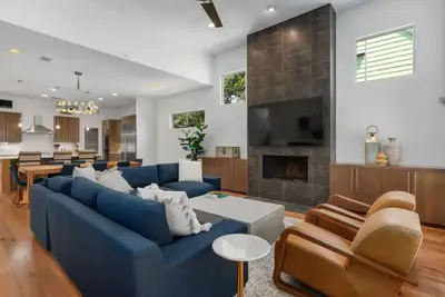 Image de SoCo Modern Luxury Home, Pool, near S. Congress