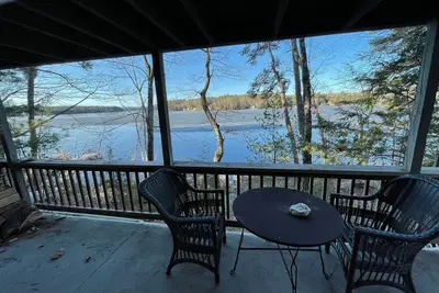 Image de Charming Year Round 4-bedroom cottage on Lake Winnipesaukee