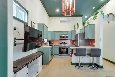 Image de Modern, newly renovated 2-bedroom house in the Medical District