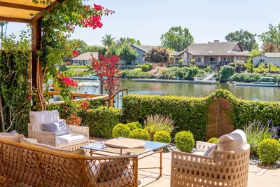 Image de Stunning Riverfront Retreat