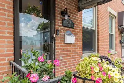 Image de Hip and Historic 2-bedroom townhome, in the heart of German Village