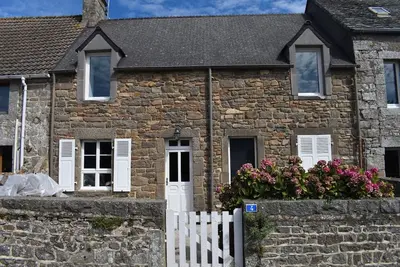 Image de Maison typique du Cotentin avec cour et jardin!