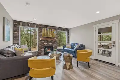 Image de Gathering Tree's Upscale 4 bedroom with hot tub and fire pit