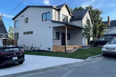 Image de Beautiful home steps to Lake Banook!