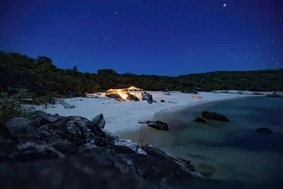 Image de Nkwichi Lodge, self-catering luxury chalet Niassa B\n\n