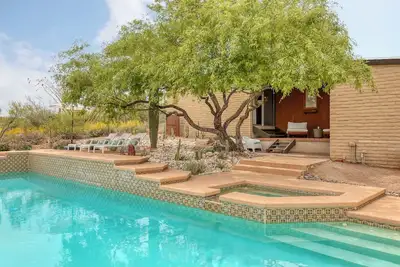 Image de Javelina House Mid-Century Desert Oasis with optional heated pool