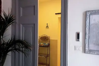 Image de Quiet house a stone's throw from the sea at Posillipo with 5 beds and two bathrooms.