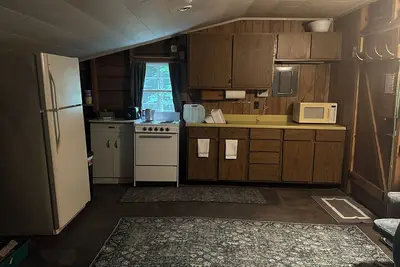 Image de Grandpa’s a rustic 1-bedroom cabin in Eckerman near the Tahquamenon Falls.