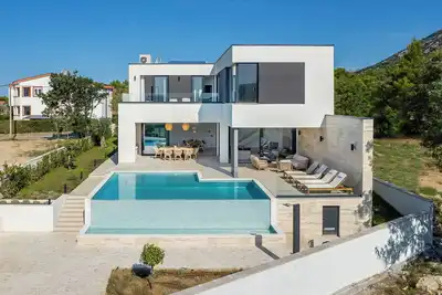 Image de Luxury Large Villa With Large Plot, Infinity Pool and Mediterranean Garden