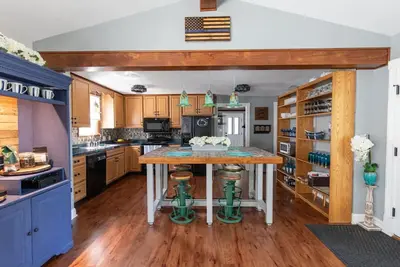 Image de King Bed | Fire Place | Chefs Kitchen | Fast WiFi