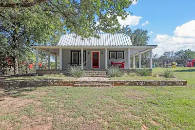 Image de Quaint cottage on farm near downtown Granbury