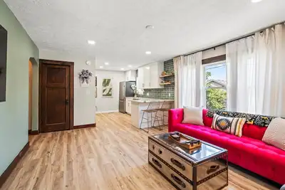 Image de Downtown Zen - Central Location in Centerville, Oh