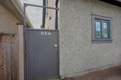 Image de Central Coach house in heart of Vancouver.