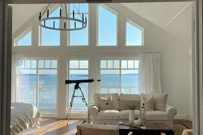 Image de Fundy Bay Beach House\n5 Bedroom, Ocean Front, Hot Tub, Theater Room, Fire Pit