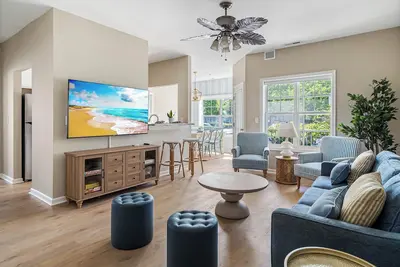 Image de Cozy 2-bedroom, 2 Bath Oasis, Shop, Dine, Beach, Trails & Parks & Vineyard \n