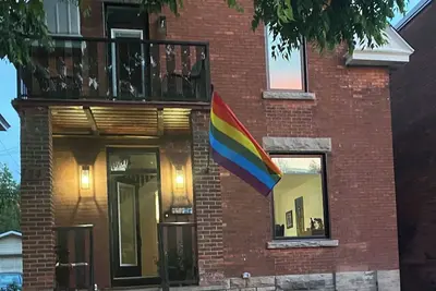 Image de Two bedroom full house downtown Little Italy, Ottawa with upper deck spa.