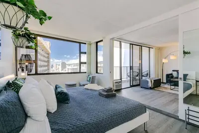 Image de 1br\/1ba\/1 Parking on 34th Fl w\/ Partial Ocean View Waikiki Banyan