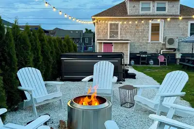Image de Misquamicut Beach Cottage. 3br in Westerly with Beach passes, hot tub, WiFi & Ac