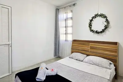 Image de Cozy Modern Apartment, 1min Walk from the Beach\n\n